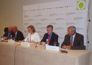 De izquierda a derecha: José Luis García Palacios, presidente de Caja Rural del Sur; Juan Rafael Leal, presidente de Cooperativas Agro-alimentarias de Andalucía; Carmen Ortiz, consejera de Agricultura; Cristóbal Gallego, vicepresidente de Cooperativas Agro-alimentarias de Andalucía; y Ángel Villafranca, presidente de Cooperativas Agro-alimentarias de España.