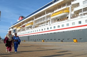 Llegada del buque Braemar al Puerto de Huelva.