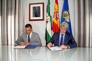 Firma del convenio entre Diputación y CEPSA. 