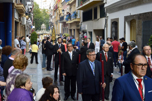 Un buen número de hermanos formaban el cortejo que acompañaba a Jesús Sacramentado