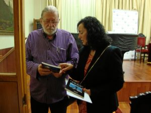 La escritora con el escritor y pintor, Pablo del Barco. 