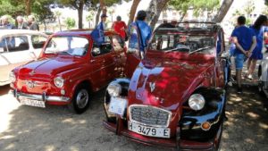 Concentración de coches antiguos con un fin solidario.