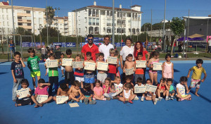 Una divertida jornada puso colofón a las Escuelas Municipales Deportivas de El Portil.