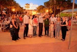 Encendido alumbrado recinto ferial. El alcalde de Palos de la Frontera junto al presidente de la Asociación de Vecinos San Juan Bautista fueron los encargados de dar comienzo a las fiestas. 