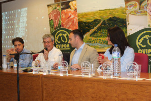 el director y el presidente de Ovipor, Miguel Castaño y Agustín González, respectivamente; el delegado de Agricultura en Huelva, Pedro Pascual Hernández, y la alcaldesa de Paymogo, María Dolores Fernández.