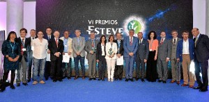 Foto de familia de los galardonados en los VI Premios. / Foto: Esteve.es