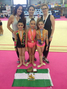 Gimnastas y entrenadoras del GR Huelva en Guadalajara.