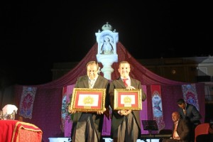 Padre e hijo, protagonistas de la noche. 