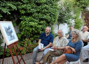 La concejala de Cultura con el poeta peruano.