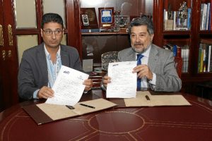 José Antonio Cabrera, presidente de la Federación de Peñas del Recre, y Javier Barrero, presidente de la Autoridad Portuaria de Huelva. / Foto: cvcv.