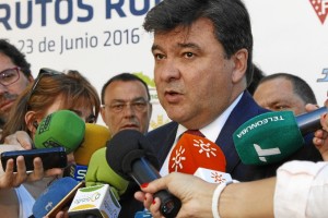 Un momento de la intervención del alcalde de Huelva, Gabriel Cruz. / Foto: José Rodríguez.