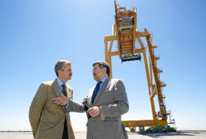 Visita del consejero de Economía de la Junta de Extremadura al Puerto de Huelva. 