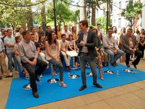 Casado y Báñez pidieron la participación de los jóvenes en el proyecto del Partido Popular. 