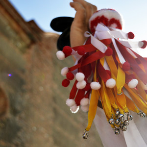 Cintas, madroños y cascabeles adornan las castañuelas de los Cascabeleros