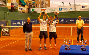 Iván Arenas-Gualda y David Vega Hernández, vencedores en dobles de la Copa del Rey de Tenis. / Foto: @rcrtenishuelva.