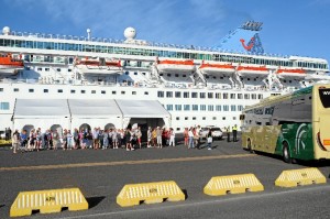 Cerca de 1.500 pasajeros viajan a bordo del crucero. 