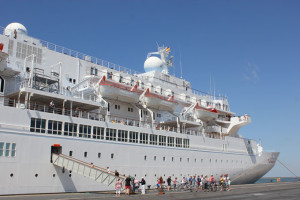 Momento de la llegada del crucero.