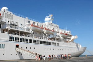 Momento de la llegada del buque Thomson Spirit al Puerto de Huelva a principios de mes.