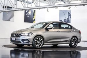 El Fiat tipo es uno de los modelos presentes en la exposición del concesionario