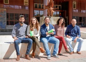 Parte del equipo de Skin 3D en la ETSI. De izquierda a derecha: Melchor López, Alicia Martínez-Pais, Antonio Domínguez, Esther Reina, Juan Mora. /Foto: Secretariado de Transferencia del Conocimiento y Emprendimiento de la US.