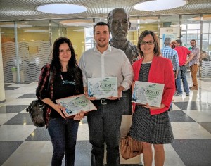 Yolanda, junto a los dos residentes que han obtenido un accésit. 