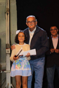 Selena Martín recogiendo su premio.