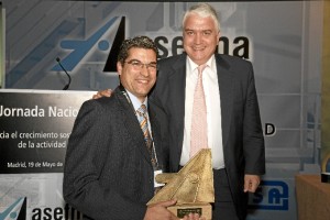 Una imagen del onubense recibiendo el Premio Nacional Carreteras 2010.