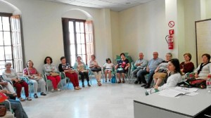 Un momento del proyecto piloto “Escuela de abuelos y abuelas” desarrollado en Gibraleón.