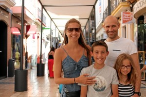 Procedentes de la ciudad francesa de Burdeos, esta familia llegaba a Huelva para conocer los Lugares Colombinos. 