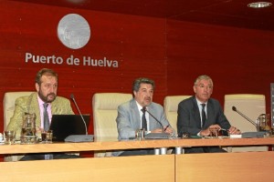 Mesa presidencial del acto.