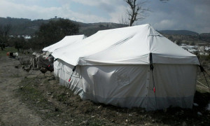 Desde que huyeron de la ciudad viven en un campamento de refugiados.