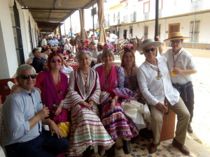 Junto a su padres, en El Rocío.