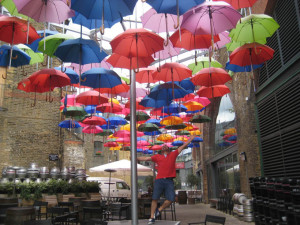 En la calle de los paraguas, en Borough Market.