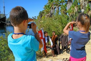 Los niños aprenden fotografía. 