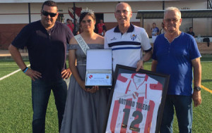 Antonio Toledo fue  homenajeado en Tharsis.