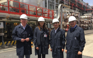 Visita de los delegados a las instalaciones de la refinería de Cepsa en Palos.