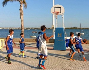 El circuito 3x3 de baloncesto celebra mañana viernes su segunda prueba en la plaza Pérez Pastor de Punta Umbría.