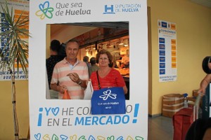 La acción promocional ha consistido en un photocall que invita a todos los clientes que compren en el mercado a que se sientan parte de la campaña. 