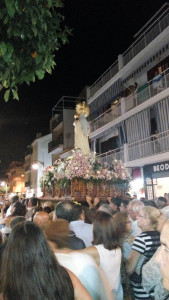 La procesión duró hasta la madrugada.