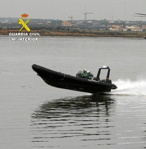 Rescatados dos menores en la playa de la Bota de Punta Umbría. 