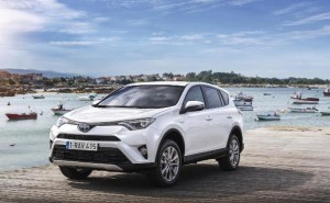 Con el RAV4 2016 Toyota compite en su segmento con un modelo híbrido