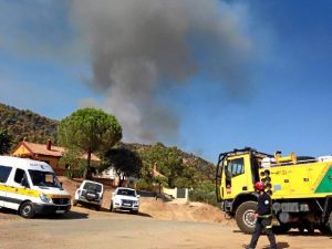 Un imagen del incendio que afecta al paraje El Cerrejón de Calañas.