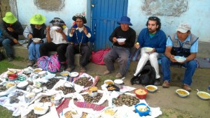 El joven ha trabajado como nutricionista. / Foto de la primera salida al campo. Visita a la comunicada de Chacarilla.