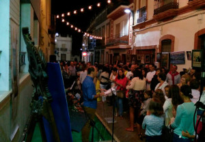 Las calles de Rociana se engalanan para el evento.