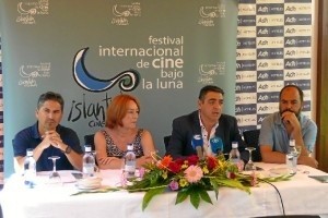 La directora y guionista ha sido galardonada con el Premio UHU 'Francisco Elías' en la novena edición del Festival Internacional de Cine Bajo la Luna – Islantilla Cinefórum.