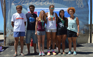 Las ganadoras de la prueba femenina en la XIV Travesía a Nado de Punta Umbría.