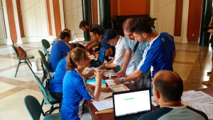 Los voluntarios del Trust se encargaron de las altas en la Casa Colón. / Foto: @RecreTrust.