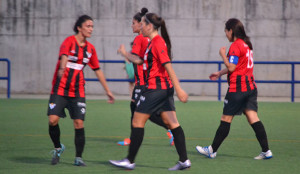 La jugadoras del Sporting celebran uno de sus goles en Sevilla.