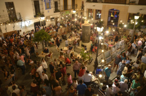 Ambiente en la plaza del Rosario.