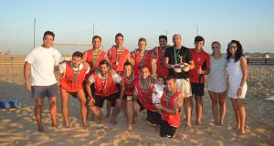 Formación del Seis Mentales, ganador del torneo de fútbol playa celebrado en Punta Umbría.